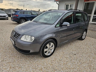 VOLKSWAGEN TOURAN 1.6 FSI Trendline