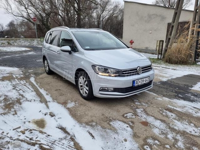 VOLKSWAGEN TOURAN 2.0 TDI BMT SCR Highline 2017 modellév. kézi 6 sebességes. újszerű!