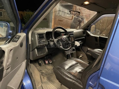 VOLKSWAGEN TRANSPORTER T4 Caravelle 2.5 TDI Plus