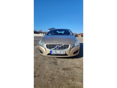 VOLVO S60 2.0 D [D3] Kinetic Geartronic