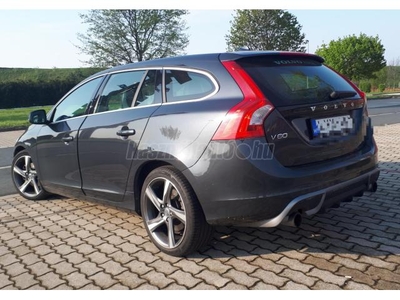 VOLVO V60 1.6 D DRIVe R-Design