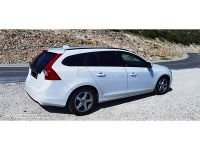 VOLVO V60 2.0 D [D2] Summum Geartronic Magyar menüs gyári multimédia / téli-nyári könnyűfém felni