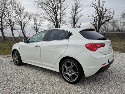 ALFA ROMEO GIULIETTA 1.4 TB Distinctive QV-line.Szervizkönyves.Xenon.Navi.Tolatóradar.Tempomat.Azonnal elvihető