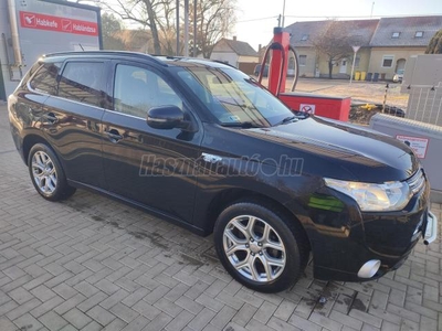 MITSUBISHI OUTLANDER 2.0 PHEV Instyle Navi 4WD CVT