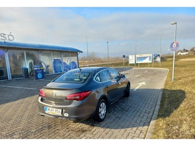 OPEL ASTRA J Sedan 1.6 T Start-Stop Cosmo