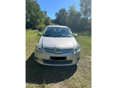 TOYOTA AURIS 1.6 Luna