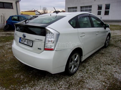 TOYOTA PRIUS 1.8 HSD(Automata)