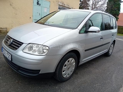 VOLKSWAGEN TOURAN 1.6 FSI Highline