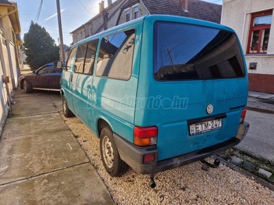 VOLKSWAGEN TRANSPORTER T4 Caravelle 2.4 (9 személyes ) 70C 2F2 9