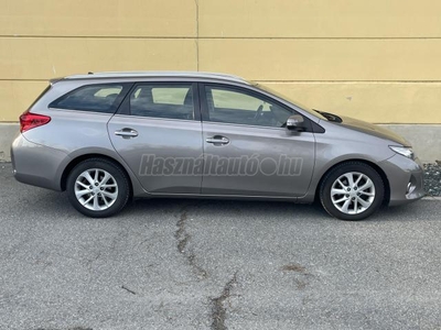 TOYOTA AURIS Touring Sports 1.4 D-4D Live Plus