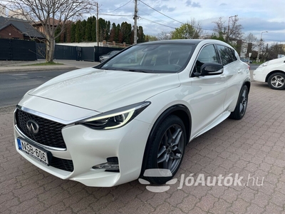 INFINITI Q30