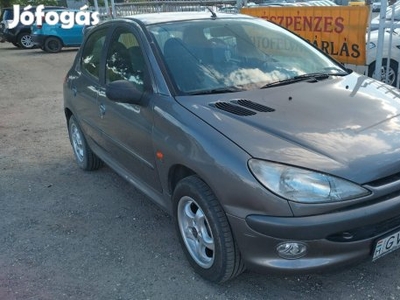 Peugeot 206 1.4 Presence Magyarországi