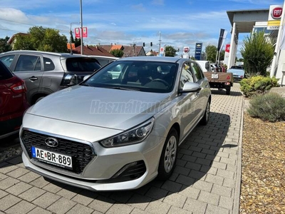 HYUNDAI I30 1.4 MPi GO! Plus Navi. tolatókamera. ülésfűtés. szervizkönyv