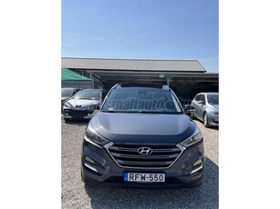 HYUNDAI TUCSON 1.7 CRDi Premium ++Üvegtető++Magasan felszerelt++