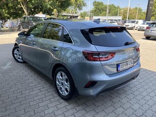 KIA CEE'D Ceed 1.5 T-GDI Gold Magyar. Szervizkönyv