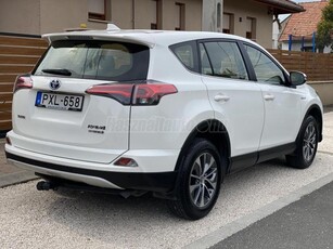 TOYOTA RAV 4 Rav4 2.5 Hybrid Comfort Style Business e-CVT MAGYARORSZÁGI++VALÓS 63.000 KM++FRISS SZERVÍZ ÉS MŰSZAKI VIZSGA