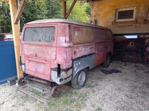 VOLKSWAGEN TRANSPORTER T2