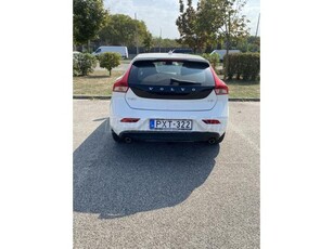 VOLVO V40 1.5 [T3] Momentum Geartronic