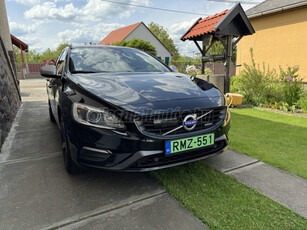 VOLVO V60 2.4 D [D6] PHEV AWD Summum Geartronic R-Design/OnCall/Sok extra/Törésmentes