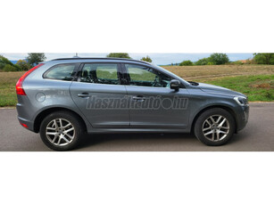 VOLVO XC60 2.0 D [D4] Momentum Geartronic FWD