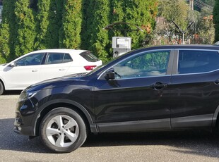 Eladó használt Nissan Qashqai - 1.2 DIG-T N-Connecta, 5 ajtó, 6 fokozatú manuális / kézi váltó