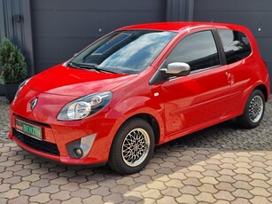 Eladó használt Renault Twingo - 1.2 16V Trend Quickshift, 3 ajtó, 5 fokozatú automata váltó - NAGYON SZÉP. ELSŐ IGÉNYES HÖLGY TULAJ. SZAVATOLT KM. VEZETETT SZERVIZKÖNYV. 8 DB