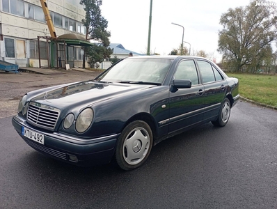 Mercedes-Benz E 300 TD Elegance (Automata)