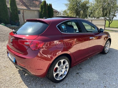 ALFA ROMEO GIULIETTA 2.0 JTDM-2 Distinctive Napfénytető. Ülésfűtés. Bose zene