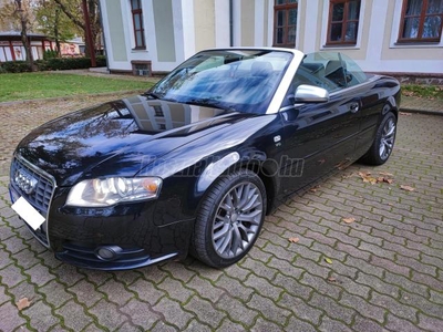 AUDI S4 4.2 V8 quattro