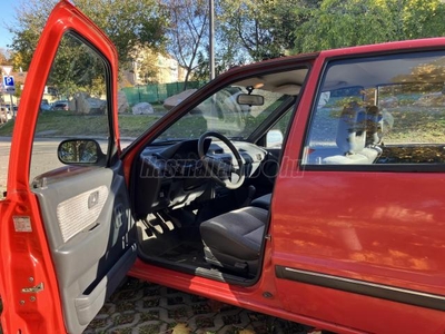 DAIHATSU CHARADE 1.3i Sedan