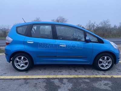 HONDA JAZZ 1.4 Elegance !!GYÖNYÖRŰ ÁLLAPOT. KEVÉS KILOMÉTER. VÉGIG VEZETETT SZERVIZKÖNYV!!