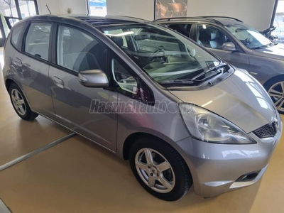 HONDA JAZZ 1.4 Executive Első tulajdonostól.Törésmentes.A mai napig hondában szervízelt