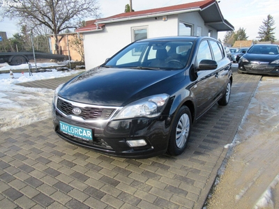 KIA CEE'D 1.4 LX / 153 Ezer KM / Szervizkönyv /