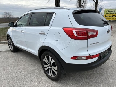 KIA SPORTAGE 2.0 CRDi LX Exclusive SZERVIZKÖNYV