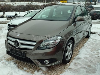 MERCEDES-BENZ B 180 BlueEFFICIENCY 62.921 KM-FEHÉR BŐR-NAVIGÁCIÓS RENDSZER-ÜLÉSFŰTÉS-ALUFELNI-VONÓHOROG