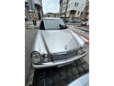 MERCEDES-BENZ E 220 D Elegance