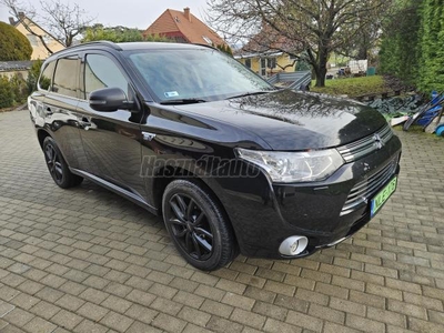 MITSUBISHI OUTLANDER 2.0 PHEV Instyle Navi 4WD CVT