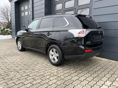 MITSUBISHI OUTLANDER 2.2 DI-D Invite 4WD SZERVIZKÖNYV / KLÍMA / TEMPOMAT / TOLATÓRADAR