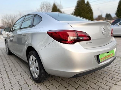 OPEL ASTRA J Sedan 1.6 Enjoy EURO6 MO.-I!126eKm!SzKönyV!