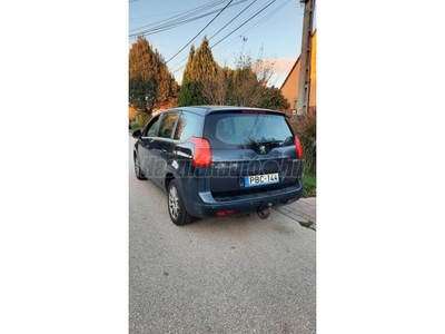 PEUGEOT 5008 1.6 HDi Access