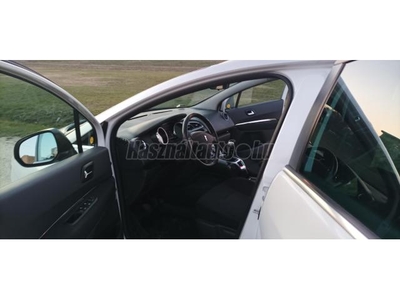 PEUGEOT 5008 1.6 HDi Confort