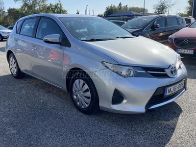 TOYOTA AURIS 1.4 D-4D Live Magyarországi