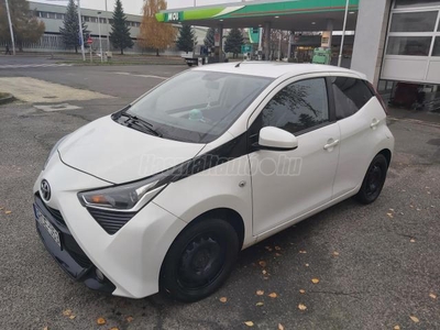 TOYOTA AYGO 1.0 x-play + style + connectivity