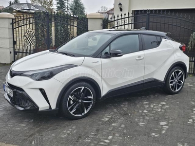 TOYOTA C-HR 2.0 Hybrid GR Sport e-CVT 17E KM+MO-I+SMENTES+GARANCIÁLIS