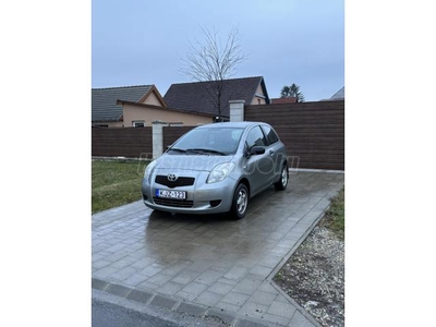 TOYOTA YARIS 1.0 Sol