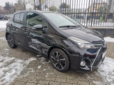 TOYOTA YARIS 1.5 HSD Style Panoramic SensoSmart e-CVT Félbőr/Üvegtető/Kamera/akár 3 év Garancia