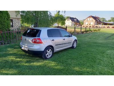 VOLKSWAGEN GOLF V 1.4 Trendline