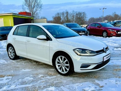 VOLKSWAGEN GOLF VII 2.0 TDI BMT SCR Highline Sérmentes-LED-Navi-Első-hátsó-radar-Ülésfűtés-Digitklíma-Téli kerekek alufelnin