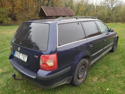 VOLKSWAGEN PASSAT 1.9 PD TDI Trendline