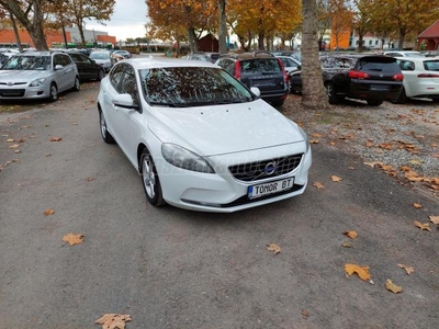 VOLVO V40 1.6 D [D2] Kinetic ELSŐ TULAJDONOS-KITŰNŐ ÁLLAPOT!!!